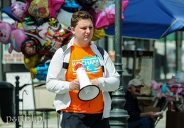 Palikot, krzyż i europarlamentarna drużyna