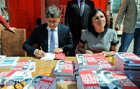 Palikot, krzyż i europarlamentarna drużyna