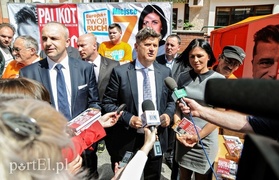 Palikot, krzyż i europarlamentarna drużyna