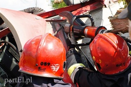 Kazimierzowo: ciężarówką w drzewo