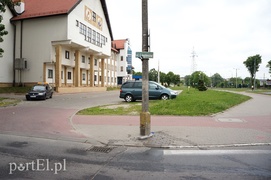 Pijany uderzył w słup i jechał dalej