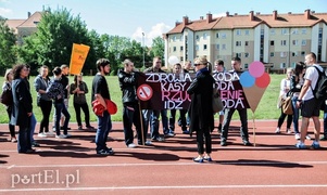 Ta młodzież nie chce palić