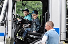 Zabawa z mundurowymi