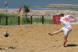 Zielone bomby z Pucharem Elbląga  (plażowa piłka nożna)