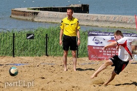 Zielone bomby z Pucharem Elbląga  (plażowa piłka nożna)