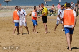 Zielone bomby z Pucharem Elbląga  (plażowa piłka nożna)
