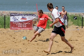 Zielone bomby z Pucharem Elbląga  (plażowa piłka nożna)