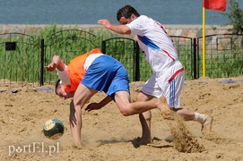 Zielone bomby z Pucharem Elbląga  (plażowa piłka nożna)