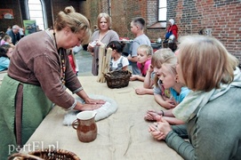Proszę pana, dlaczego ten hełm ma dziurki?