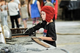 Proszę pana, dlaczego ten hełm ma dziurki?