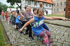 Proszę pana, dlaczego ten hełm ma dziurki?
