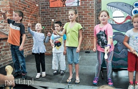 Proszę pana, dlaczego ten hełm ma dziurki?