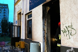 Nocny pożar w zakładzie fryzjerskim