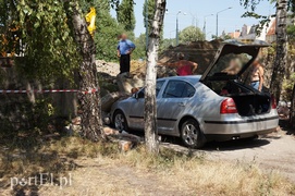 Mur runął na samochód