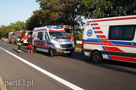 Wypadek w Kazimierzowie. \"Siódemka\" zablokowana