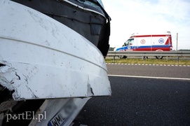 S7: autokar uderzył w tył cysterny