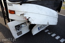 S7: autokar uderzył w tył cysterny