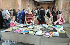 Wielka wyprzedaż w bibliotece
