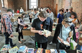 Wielka wyprzedaż w bibliotece