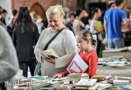 Wielka wyprzedaż w bibliotece