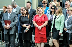 Za mundurem młodzież sznurem