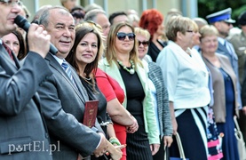 Za mundurem młodzież sznurem