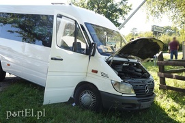 Groźne zdarzenie na Fromborskiej. Skoda wjechała w bus z dziećmi