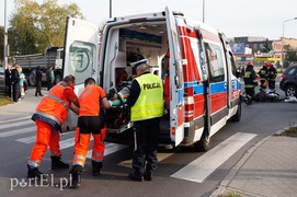 Zderzenie skutera z osobówką. Dwie osoby w szpitalu