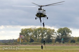 Terroryści zaatakują stację pomp