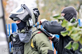 Jak w kinie akcji. Nadlecieli, rozbroili, uwolnili