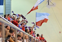 Zacięty mecz, głośny doping  (piłka ręczna)