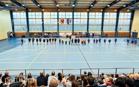 Zacięty mecz, głośny doping  (piłka ręczna)