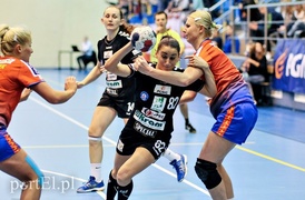 Zacięty mecz, głośny doping  (piłka ręczna)