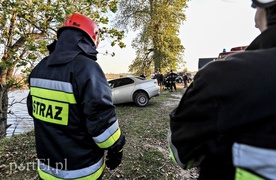 Kierowca alfy romeo wjechał do rzeki