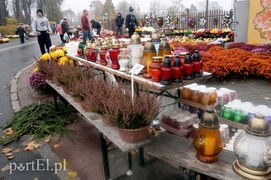 Elblążanie odwiedzają groby bliskich
