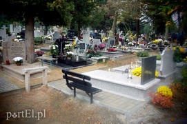 Elblążanie odwiedzają groby bliskich