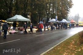 Elblążanie odwiedzają groby bliskich