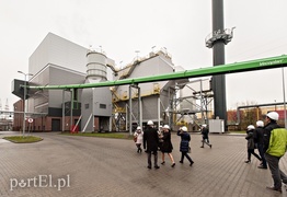 Zamiast węgla sprasowana słoma i drewno