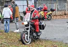 Motomikołaje sprawiają dzieciom radość