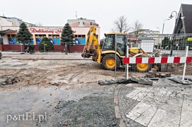 Kabel energetyczny opóźnił prace w pasażu