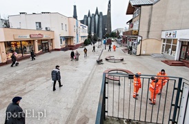 Kabel energetyczny opóźnił prace w pasażu