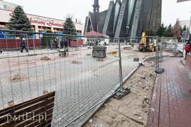 Kabel energetyczny opóźnił prace w pasażu