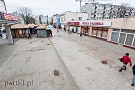 Kabel energetyczny opóźnił prace w pasażu