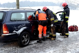 Wypadek na śliskiej drodze nr 509