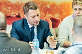 Mistrzostwa w jedzeniu pączków. Zobacz, kto wygrał