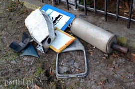 Demolka na Stawidłowej. Kierowca pod wpływem alkoholu