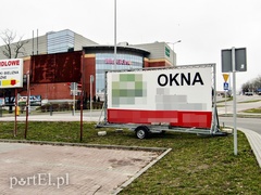 Parkują i reklamują – za jedno i drugie nie płacą