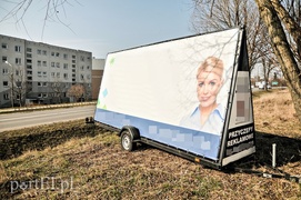 Parkują i reklamują – za jedno i drugie nie płacą