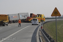 Przewrócił się tir, \"siódemka\" zablokowana
