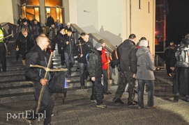 W błocie i w ciemnościach walczyli ze słabościami